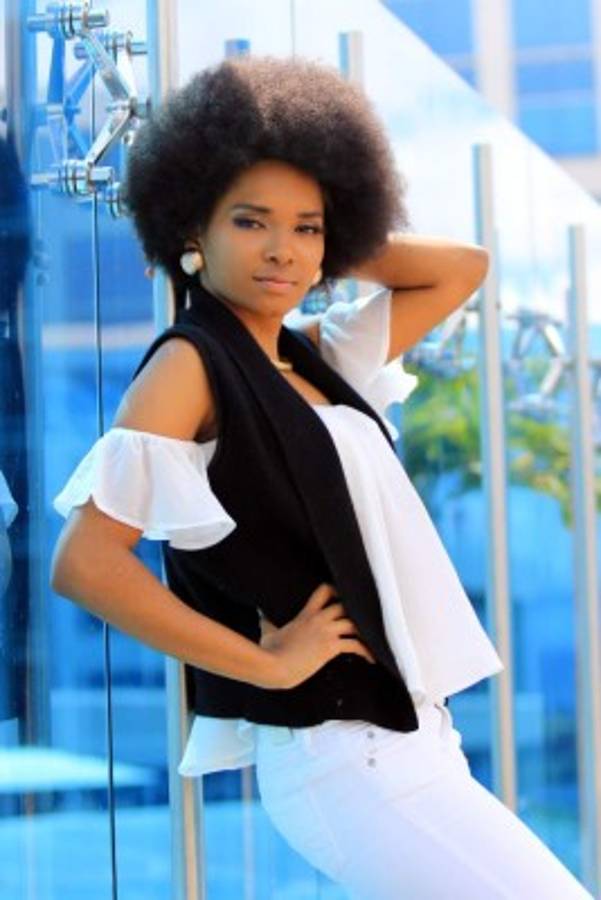 FOTOS: La bella modelo hondureña Massay Crisanto que motiva a la Selección