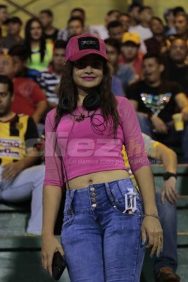 NO VISTE EN TV: Lluvia, mujeres lindas y susto en La Ceiba