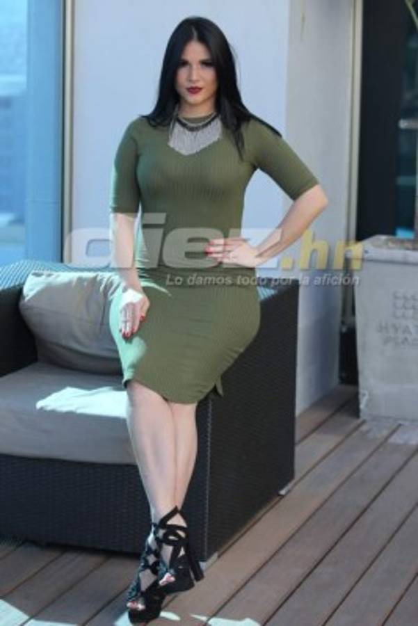 Stefany Galeano, la sexy presentadora de TV que sigue cautivando