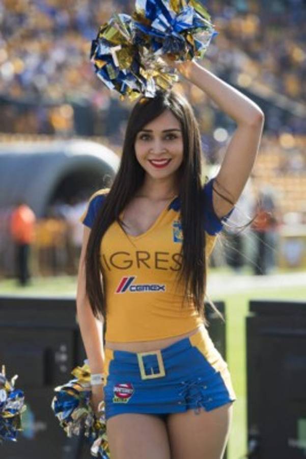 ¡MAMACITAS! En México dejan de ver los partidos por estas hermosas distracciones