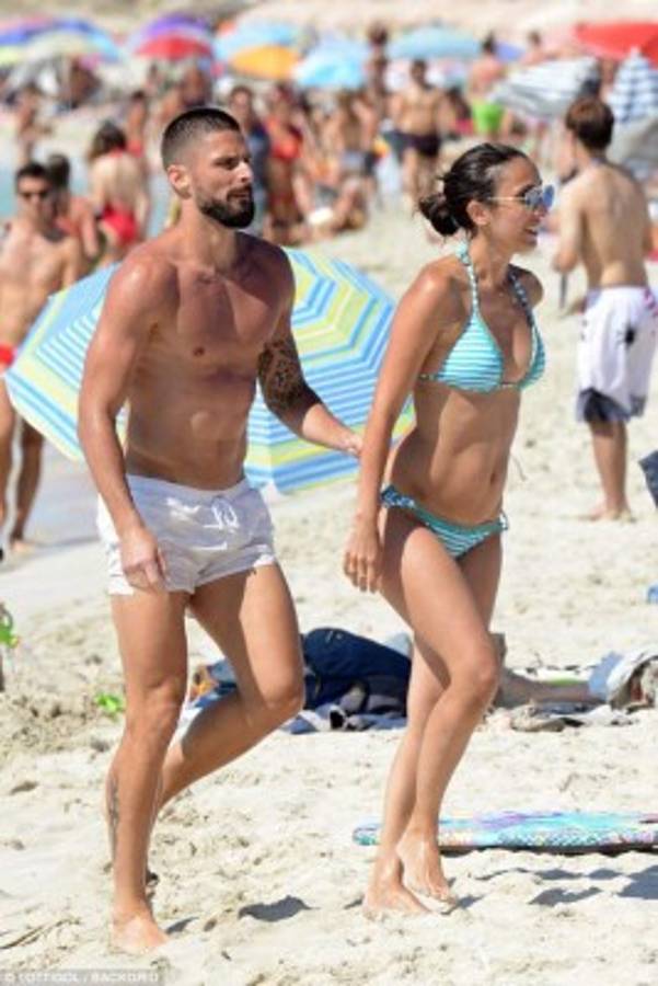 Fotos: Giroud es cazado con su linda novia de vacaciones en España