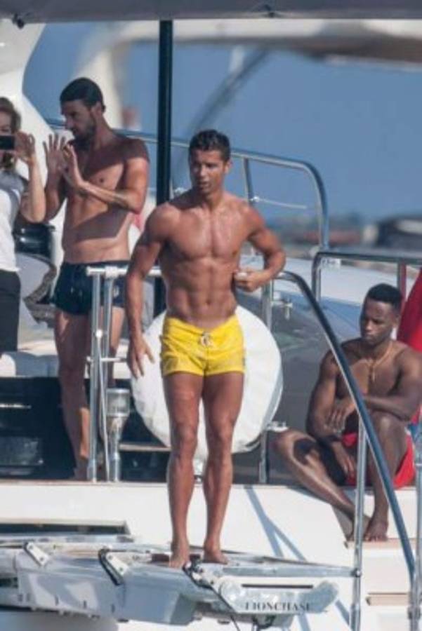 Las excéntricas vacaciones de Cristiano Ronaldo y sus amigos