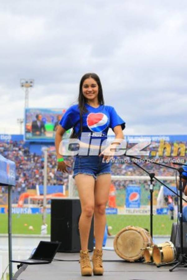 FOTOS: La final del fútbol de Honduras estuvo lleno de bellas mujeres