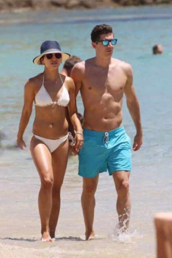 ¡Solo bellezas! La parejas más sexis de las estrellas que pelean la Champions League