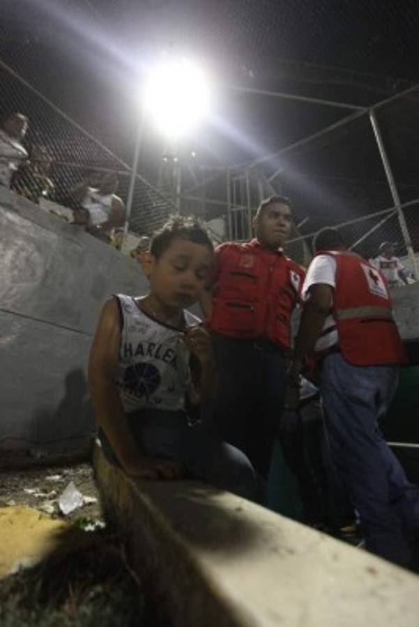 Zafarrancho entre barra del Real España y policía en el Morazán