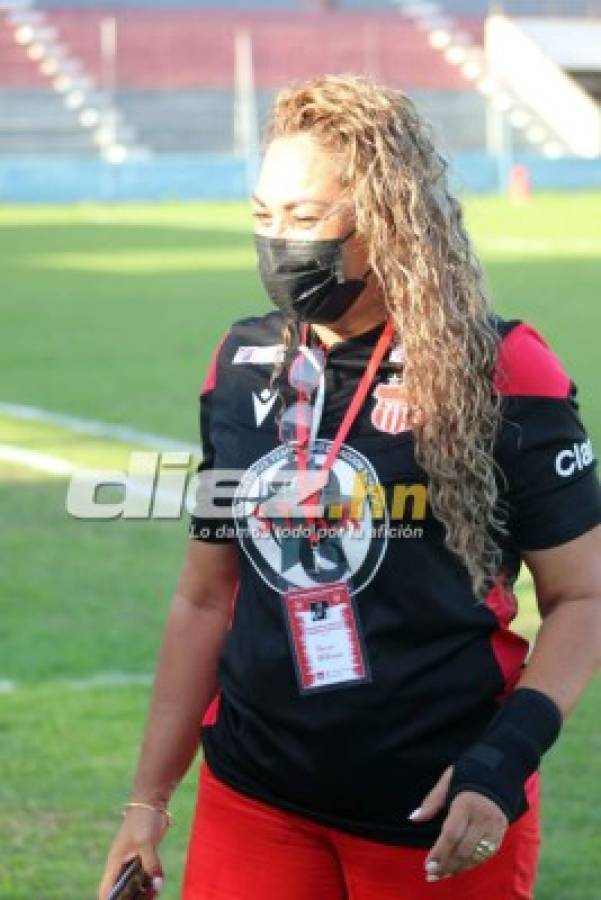 Curiosas: Oración, chicas en el estadio Ceibeño y el bonito homenaje de Obed Enamorado a Pololo