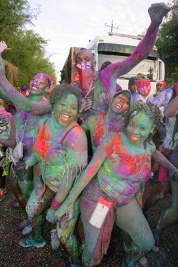 Las polémicas fotos de Usaín Bolt y el baile erótico con chicas en Brasil