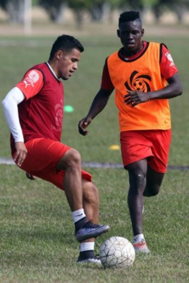 RUMORES Y FICHAJES: Marathón confirma dos delanteros y Platense un Argentino