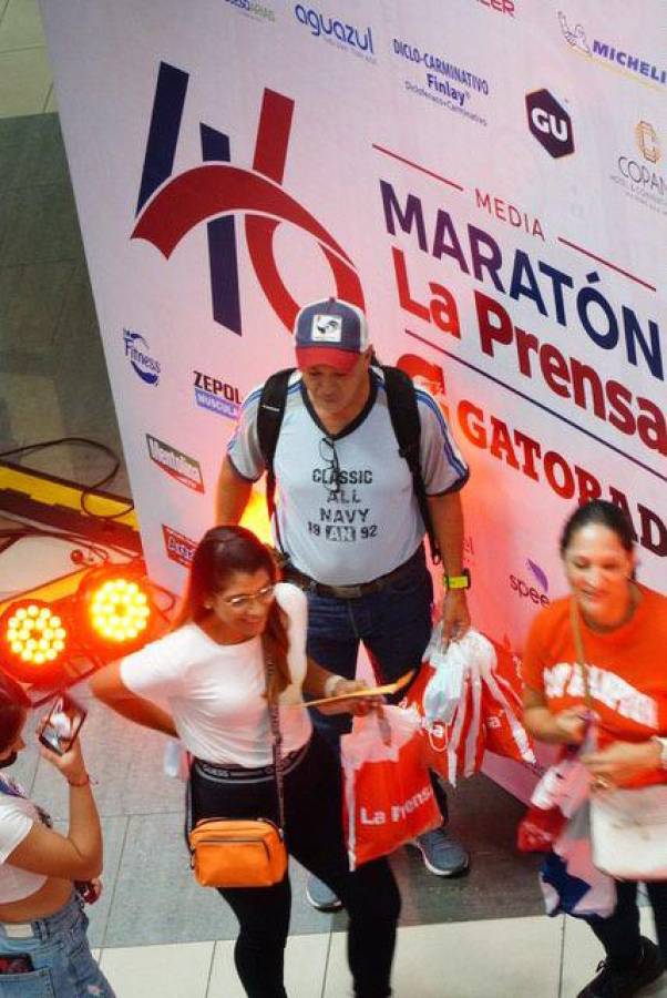 ADRENALINA PURA: A horas de iniciar La Maratón LA PRENSA más corredores se suman y van por sus kits