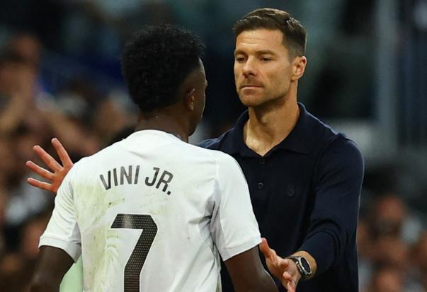 ¿Castigado? La decisión que tomó el Real Madrid con Vinicius tras explotar contra Xabi Alonso en el Clásico