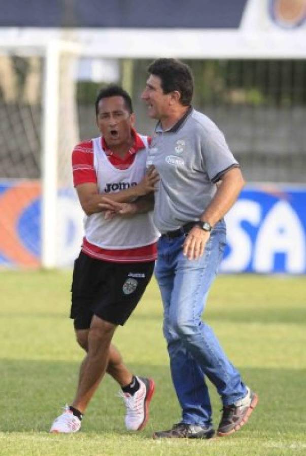 ¡Ahora suma una con Troglio! Las grandes polémicas de Héctor Vargas en Liga Nacional de Honduras
