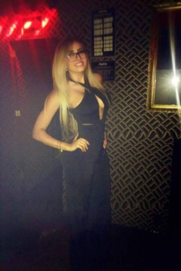 ¡Atención ticos! Nallely Esparza es la bella conductora que apoya con todo al América