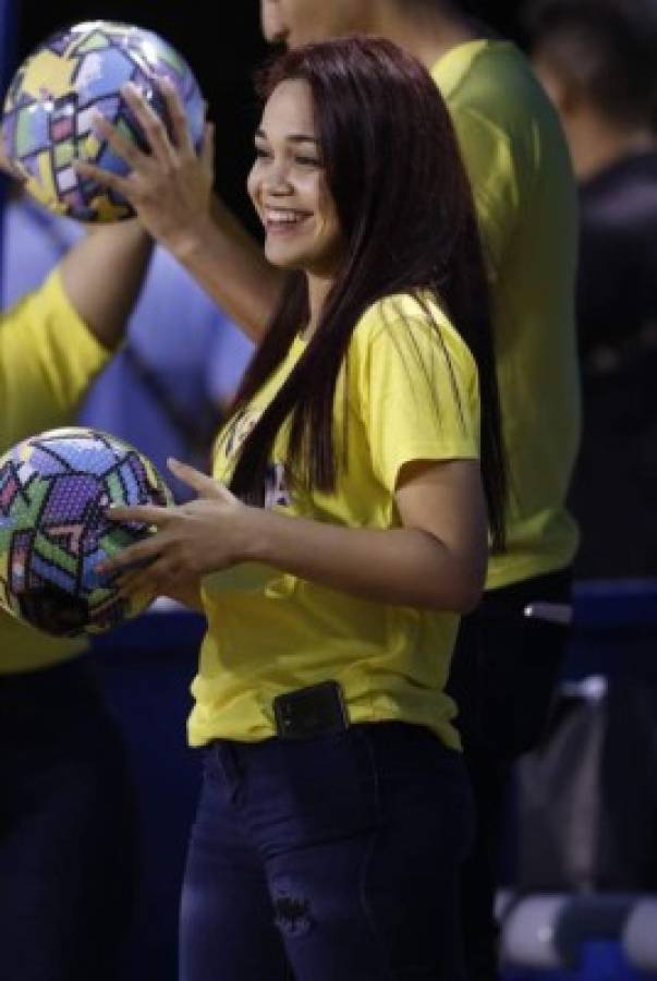 Las lindas chicas que llegaron al clásico entre Real España ante Olimpia