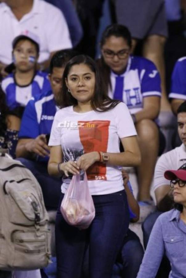 ¿Quién es la chica del maletín?; Las bellezas que adornan el Estadio Olímpico