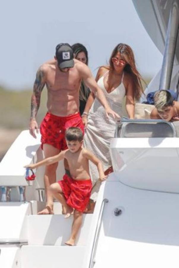 ¡Qué vacaciones! Messi se 'escapa' con Antonella Roccuzzo a Ibiza