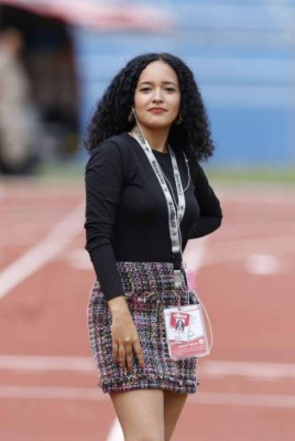 Las lindas chicas que robaron suspiros en el clásico Olimpia-Motagua en el Olímpico