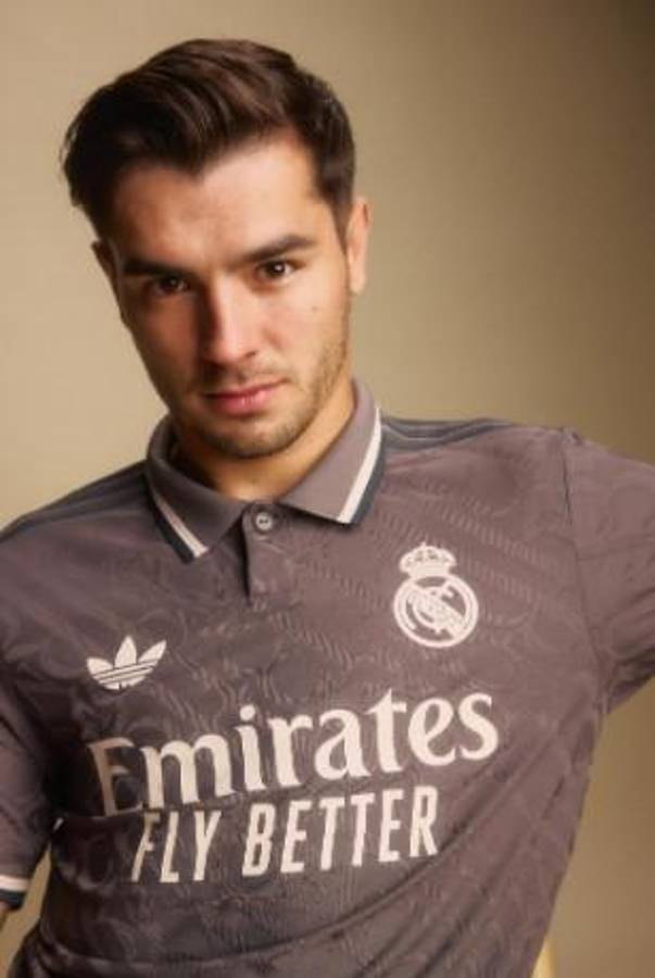 Lo presenta con Mbappé y una leyenda: Así es el tercer uniforme del Real Madrid para la temporada 2024-25