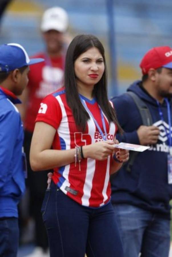 Las lindas chicas que robaron suspiros en el clásico Olimpia-Motagua en el Olímpico