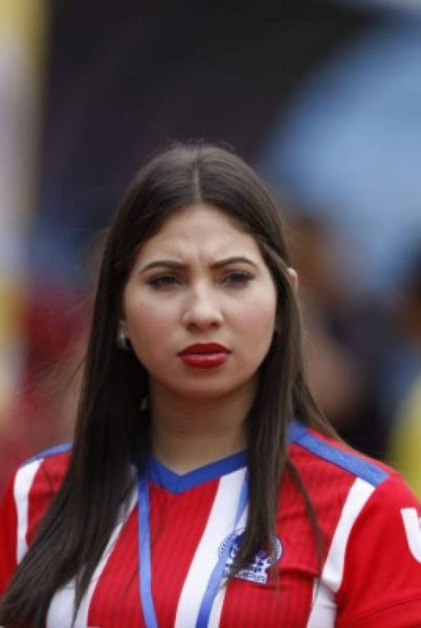 Las lindas chicas que robaron suspiros en el clásico Olimpia-Motagua en el Olímpico