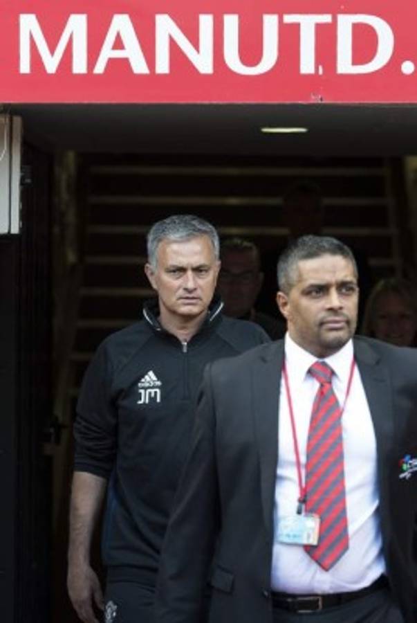 Los gestos y la vestimenta de Mourinho en su primer día de trabajo con el Manchester United
