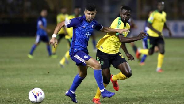 Enfrentamiento entre Jamaica y El Salvador en uno de sus duelos en la octagonal de Concacaf 2022
