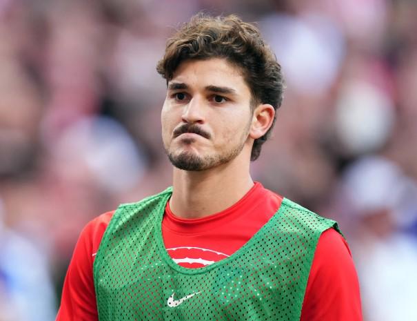 El motivo extradeportivo por el que Julián no vuelve a la Premier: Solo su esposa...