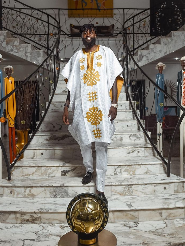 Estuvo en Real Madrid, planeó su muerte y la pandemia lo retiró: la nueva y sorprendente vida de Emmanuel Adebayor