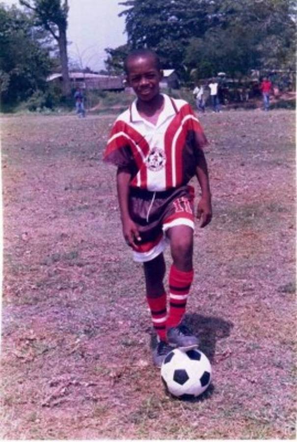 Los futbolistas que nacieron en los barrios más pobres de su país y ahora son estrellas