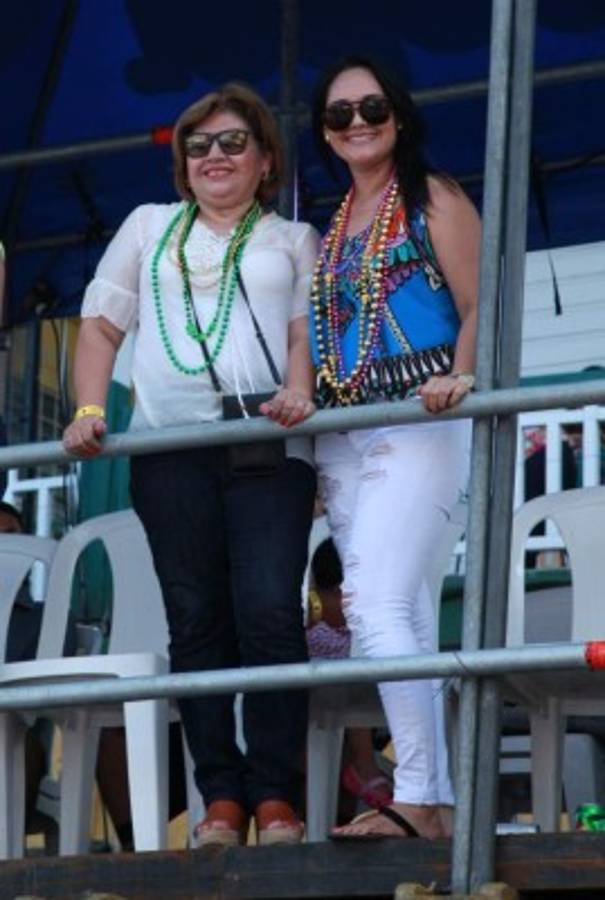 ¡BELLEZA! La campanita se roba el show en el carnaval de La Ceiba