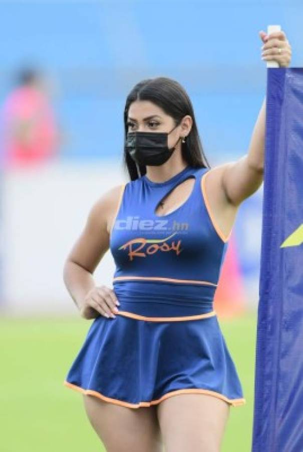 El Olímpico convertido en una pasarela: Las despampanantes y sexys mujeres en el clásico Marathón-Olimpia