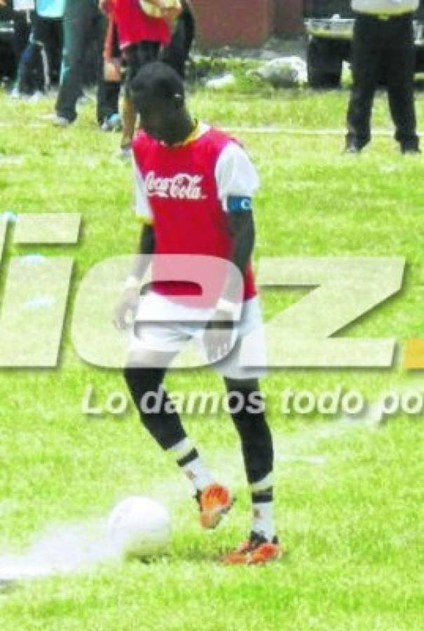 El álbum imperdible de Alberth Elis, el nuevo jugador del Monterrey de México