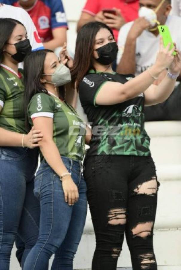 El Olímpico convertido en una pasarela: Las despampanantes y sexys mujeres en el clásico Marathón-Olimpia