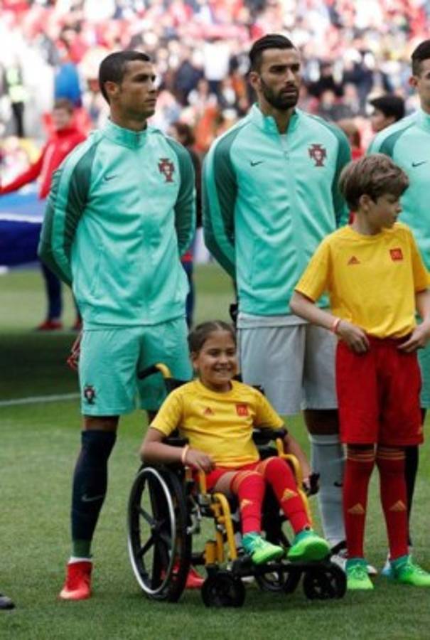 NO SE VIO EN TV: Le piden matrimonio a Cristiano en la Copa Confederaciones