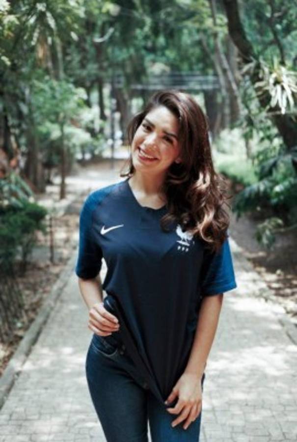 ¡Corazón dividido! La guapa presentadora mexicana, Mich Pérez, no sabe a quién apoyar en la final