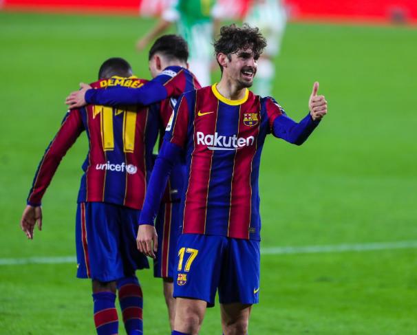 Fue compañero de Messi y revela: “Convivir con él fue raro, me saludaba con un beso, pero después me acostumbré”