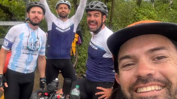 Pedaleó por 11 países para llegar al Mundial y no pudo entrar a USA: el duro motivo