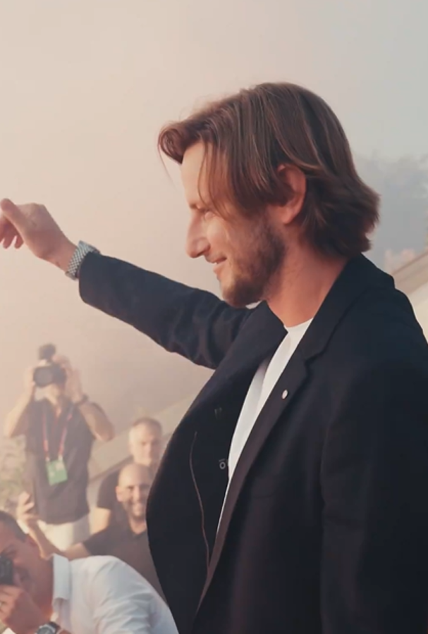 Rakitic se aburrió de Arabia Saudita y fue presentado por su nuevo equipo: brutal bienvenida para el croata