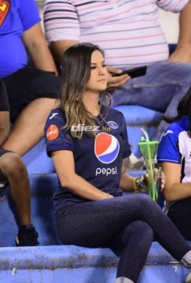 ¿Quién es la chica del maletín?; Las bellezas que adornan el Estadio Olímpico