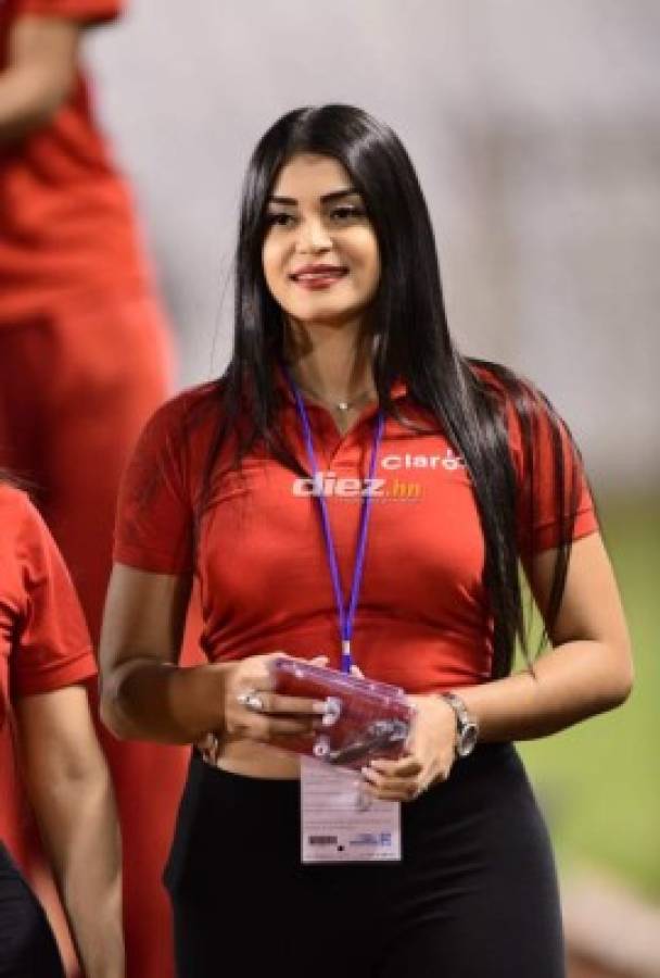 ¿Quién es la chica del maletín?; Las bellezas que adornan el Estadio Olímpico