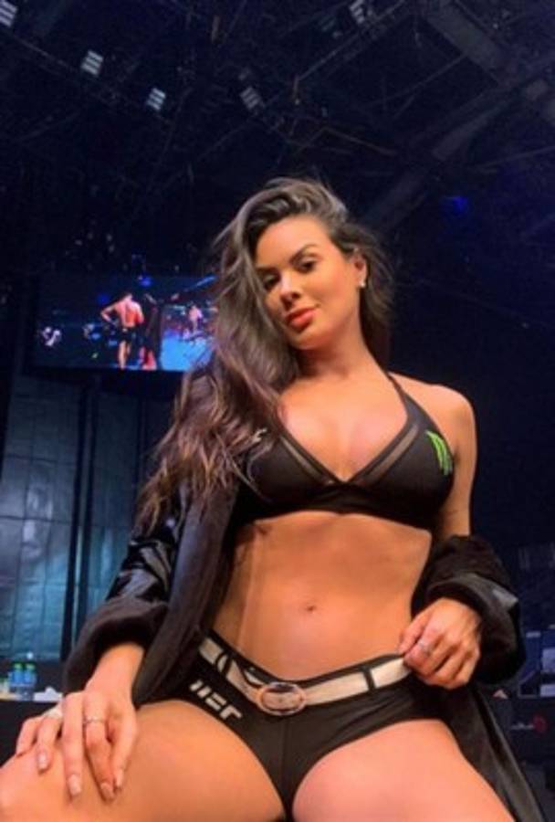 Camila Oliveira, la chica que aprovecha las peleas de UFC para vender contenidos para adultos