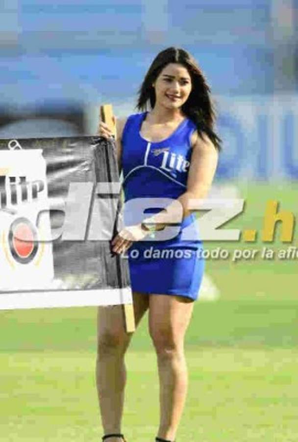 El clásico entre Marathón y Motagua en Pentagonal se llena de chicas muy lindas