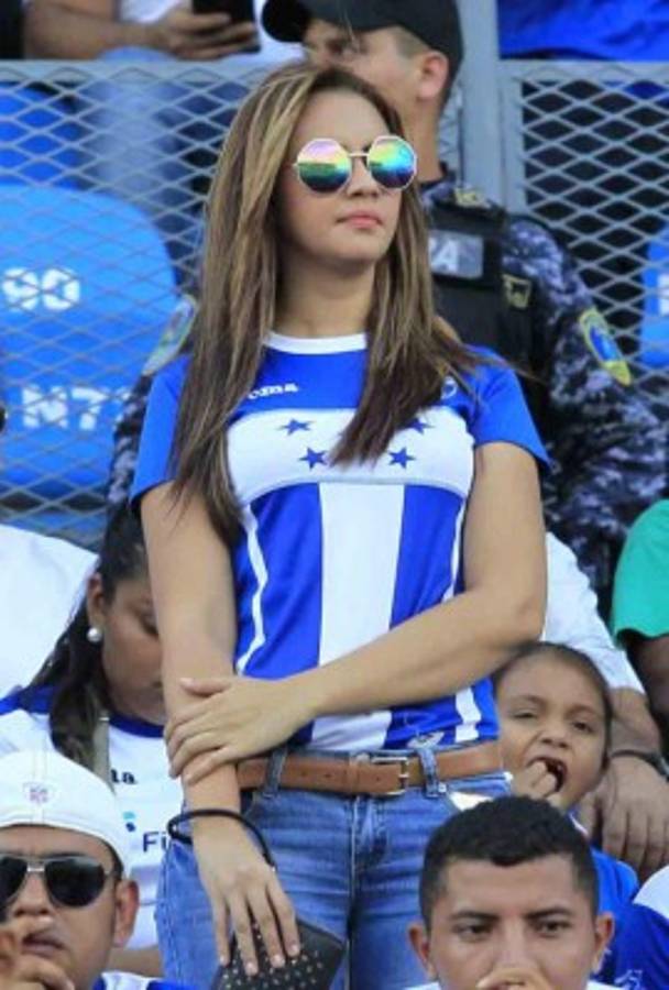 FOTOS: La belleza de Honduras no dejó sola a la Selección Nacional