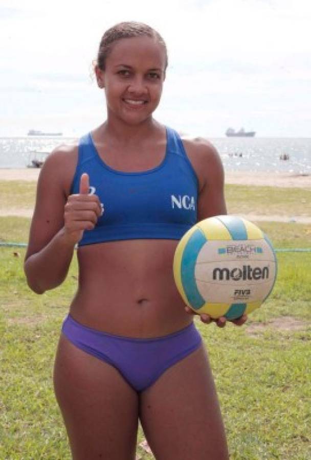 Las reinas del voleibol de playa en Puerto Cortés