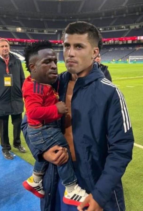 Rodri fue el ganador del Balón de Oro 2024 y los memes hacen pedazos a Vinicius y al Real Madrid
