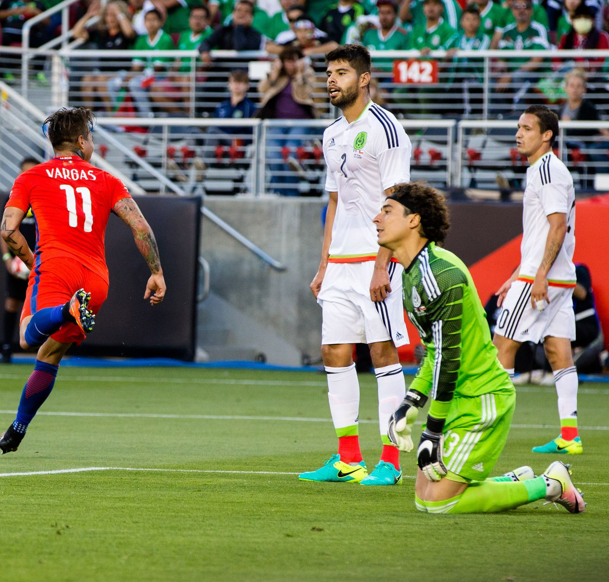 Copa América: Claudio Bravo destapa cómo Chicharito Hernández le pidió clemencia en el 7-0 de Chile ante México