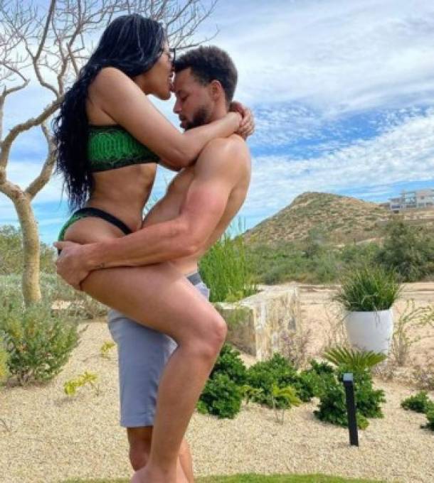 Foto de Stephen Curry junto a su esposa en vacaciones se vuelve viral