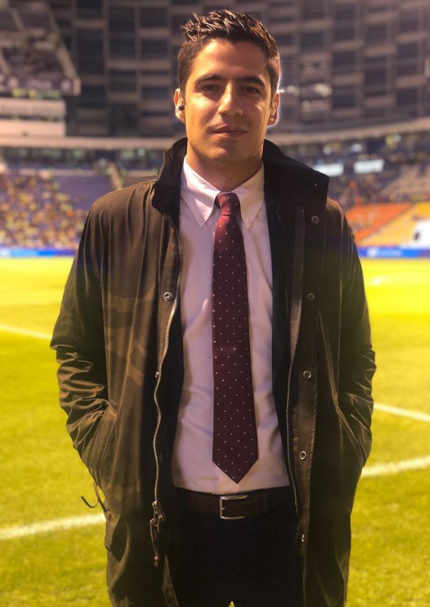 Narrador de TUDN revela cómo conquistó a la preciosa Gina Holguín: ‘‘Ella es mayor seis años, pero desde que la vi fue mi crush’’