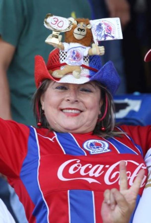 Las fotos más curiosas que se vieron en el estadio Nacional en la gran final