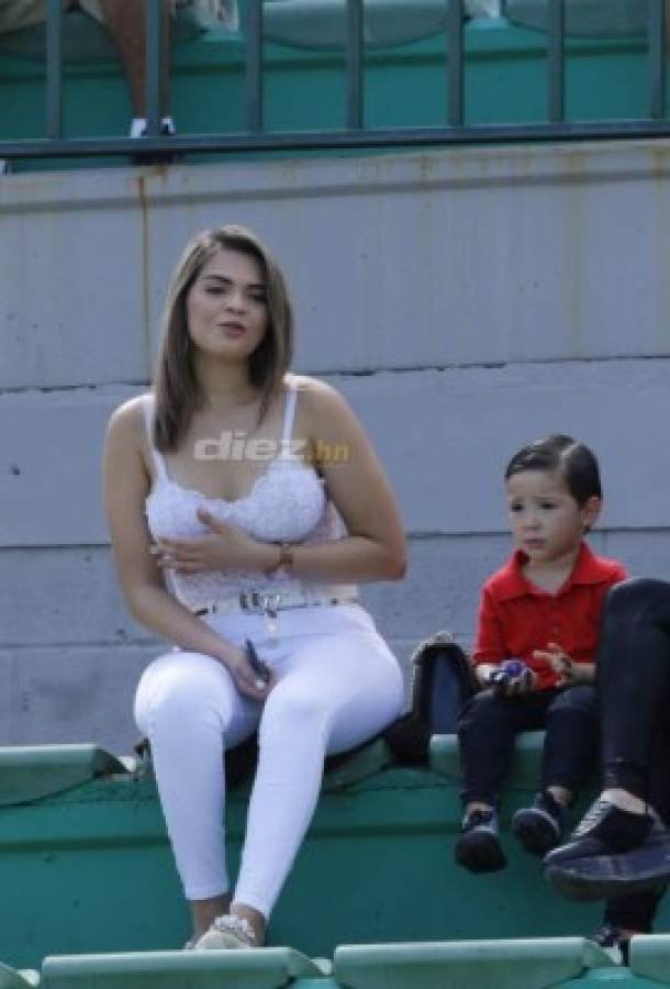 Hermosas chicas y ambientazo en el Yankel Rosenthal para el clásico Marathón-Olimpia