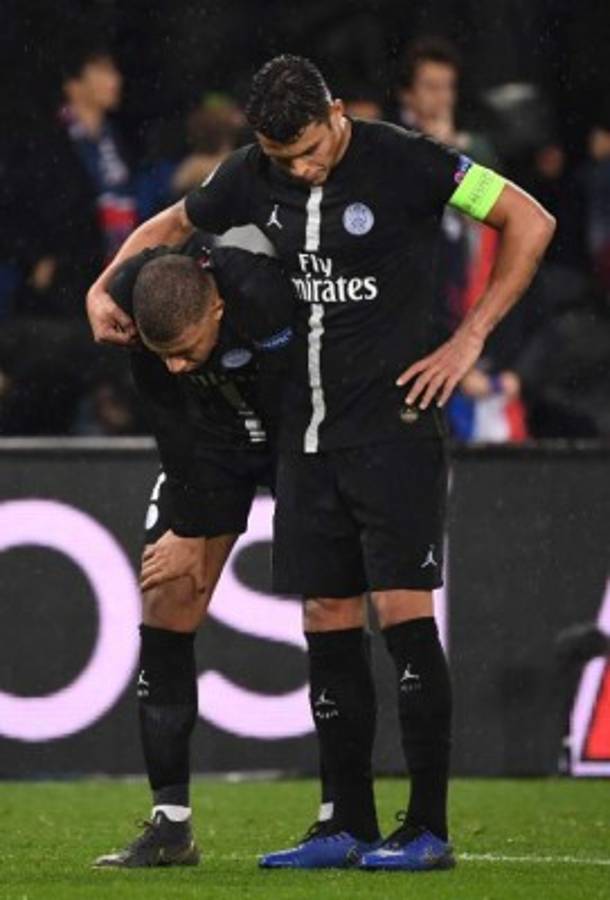 Desgarradoras imágenes: Mbappe y jugadores del PSG rompen en llanto por eliminación